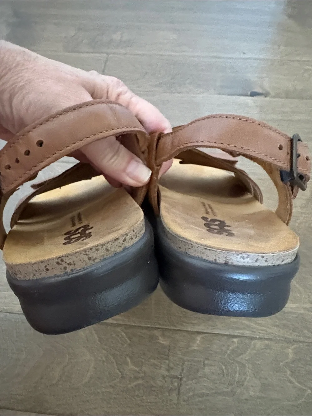 SAS Huggy Leather Adjustable Strap Sandals Size 8 Wide